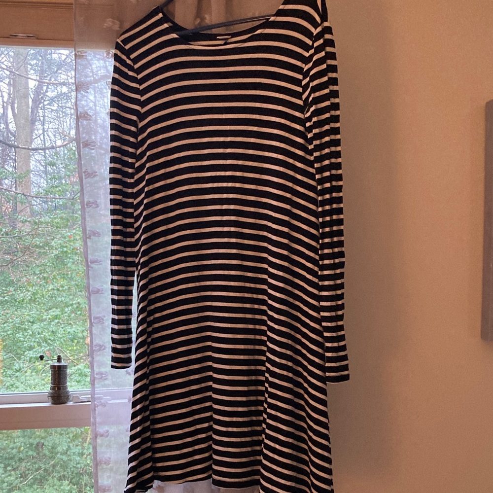 Old Navy Black and White Striped Long Sleeve Dress
